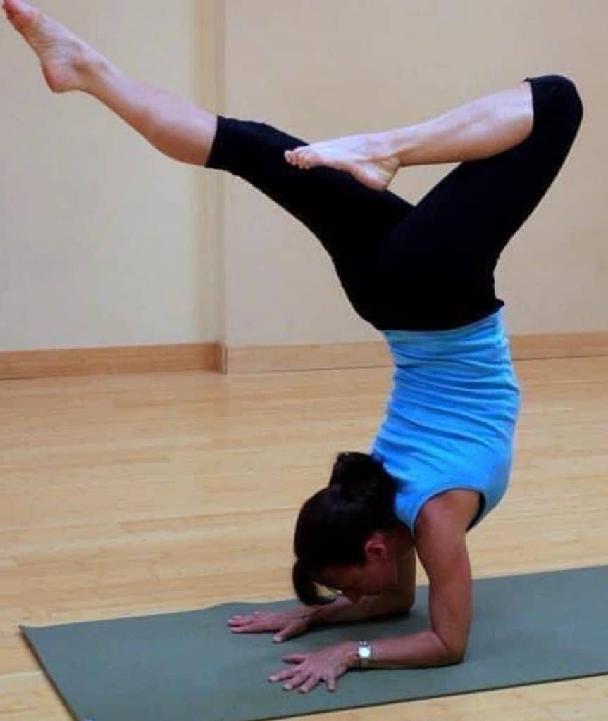 Posizione Yoga di Elisa Anisha Vivian - Insegnante per insegnanti di Yoga - Ananda Yoga Academy Vicenza